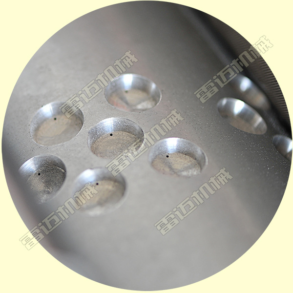 鋁(lv)塑(su)泡罩(zhao)機細節3